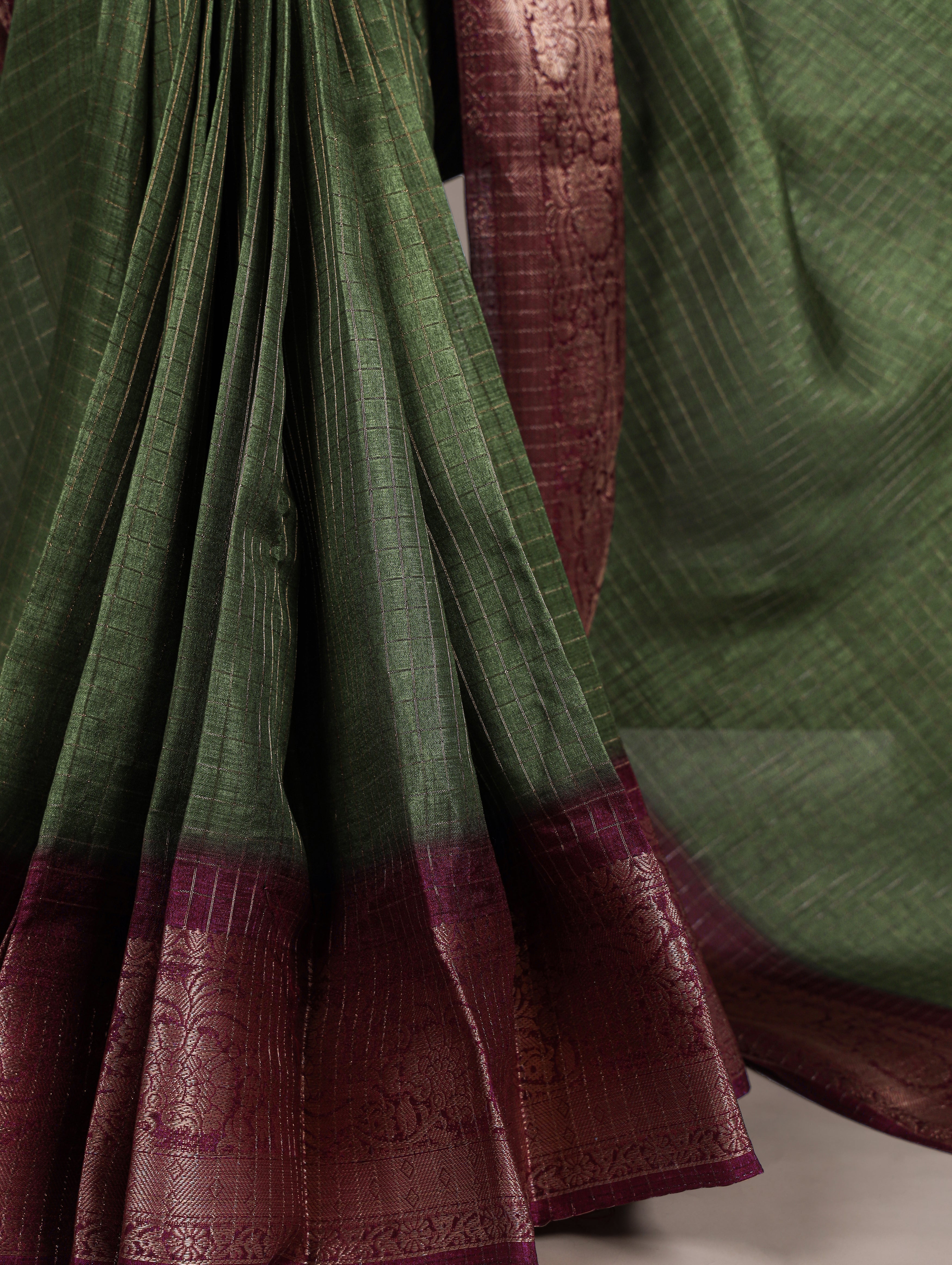 Dola Chex Zari Weaving Saree