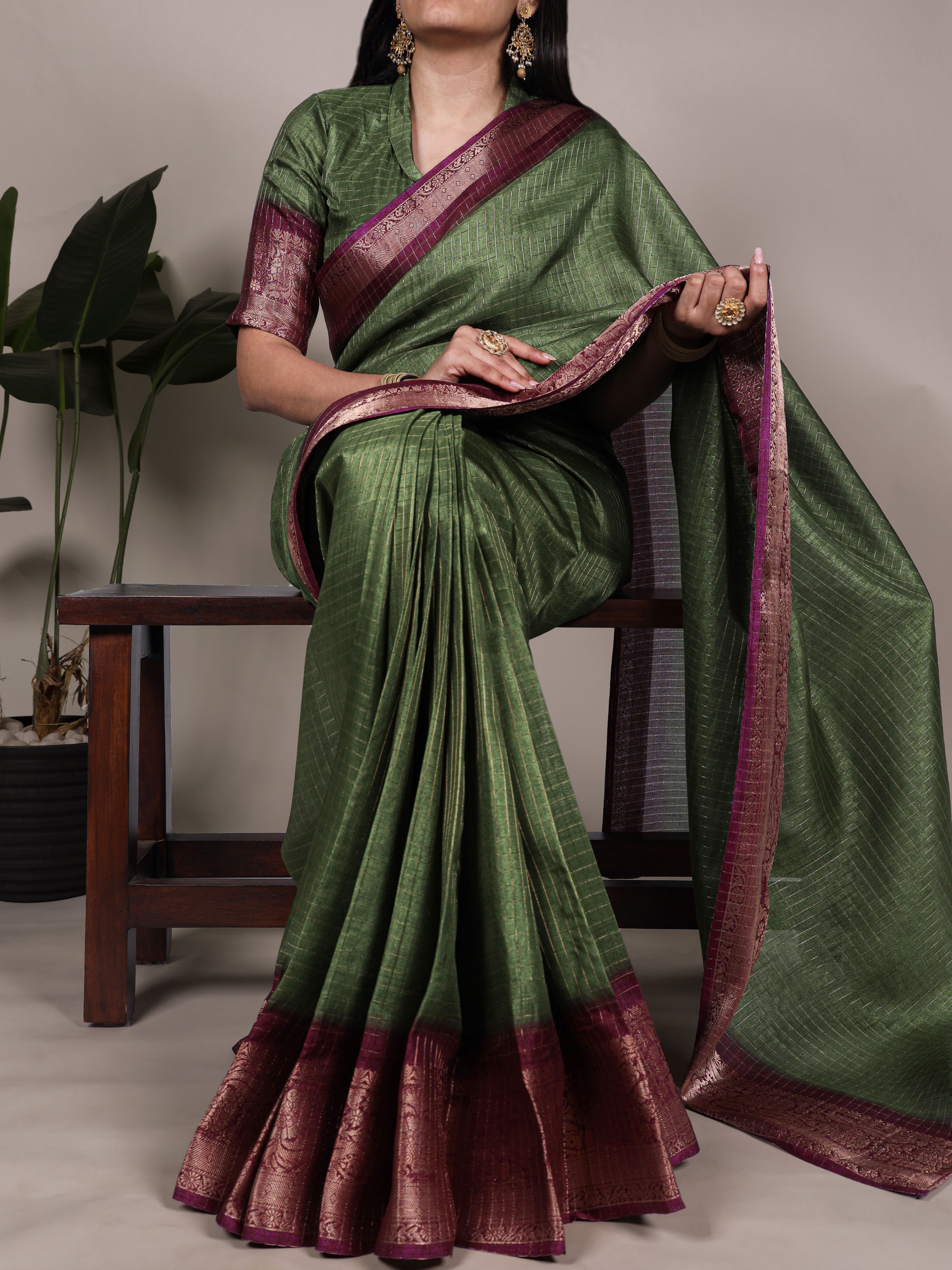 Dola Chex Zari Weaving Saree