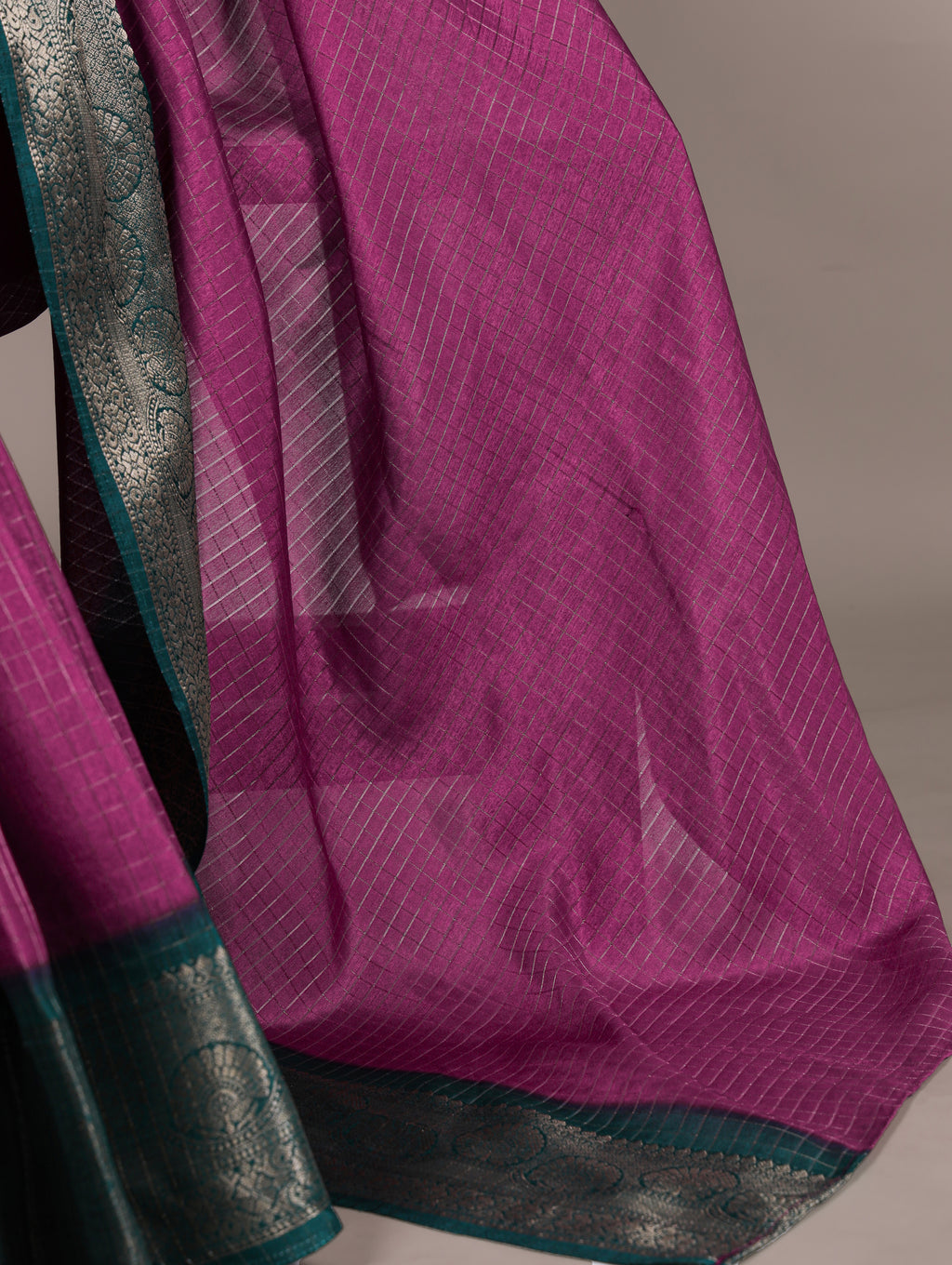 Dola Chex Zari Weaving Saree