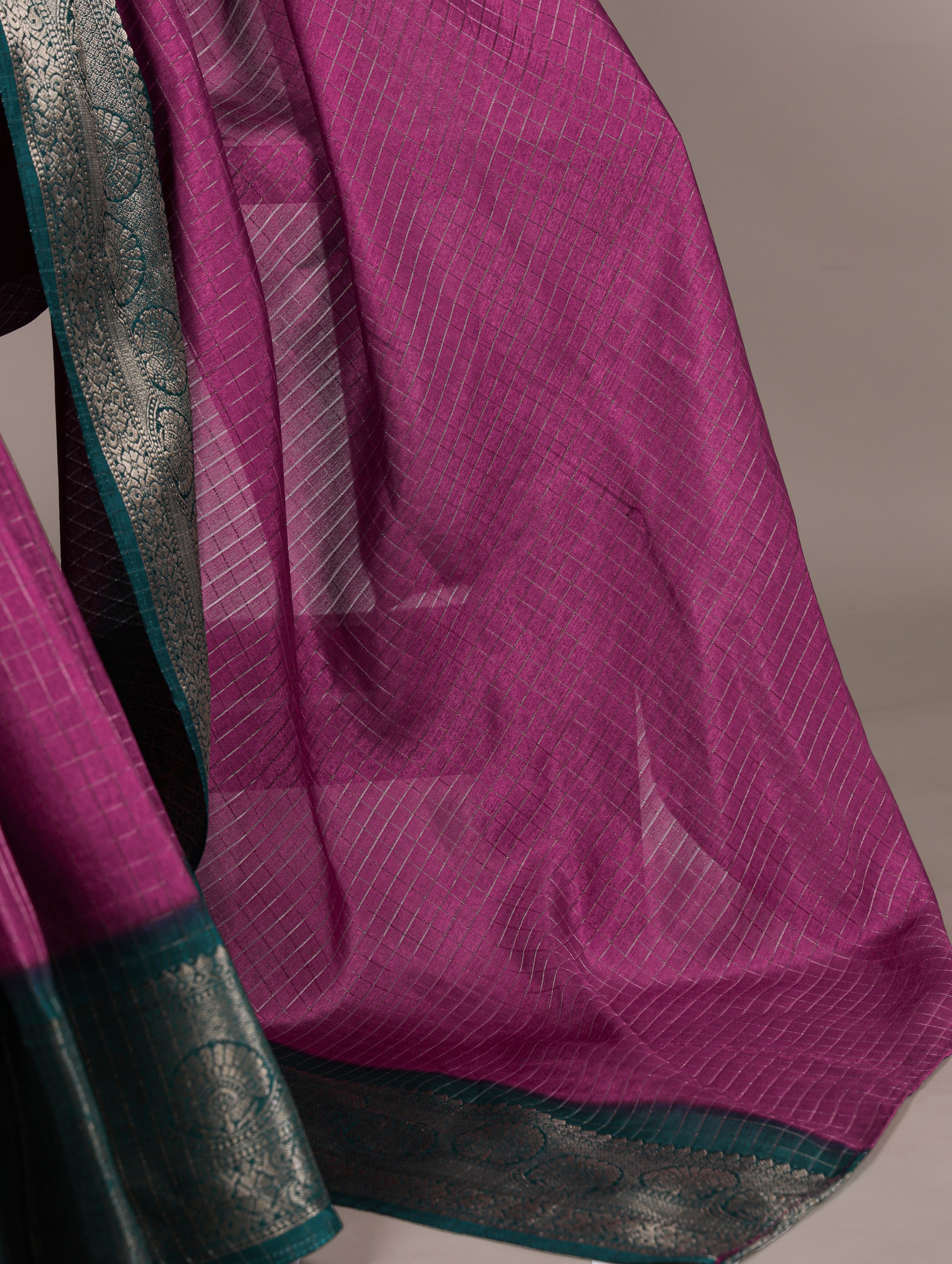 Dola Chex Zari Weaving Saree
