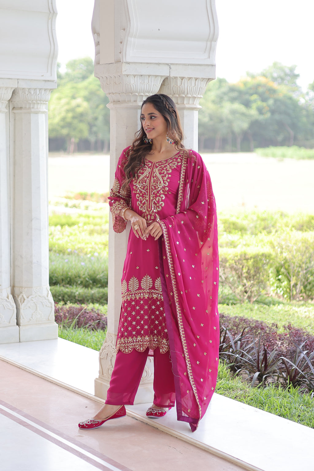 Faux Blooming Embroidered Kurti-Pant With Dupatta