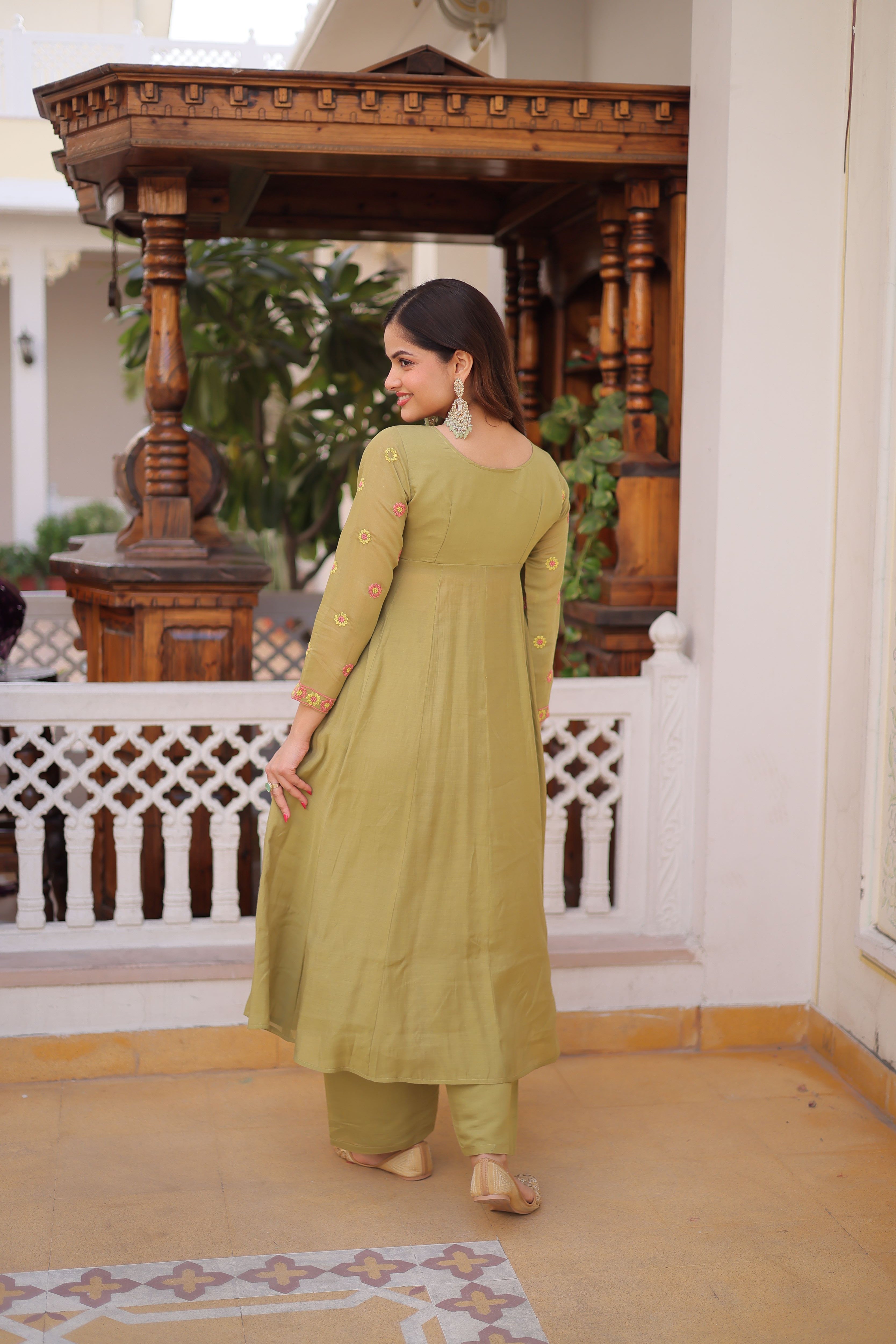Mull Chanderi Embroidered Kurti-Pant