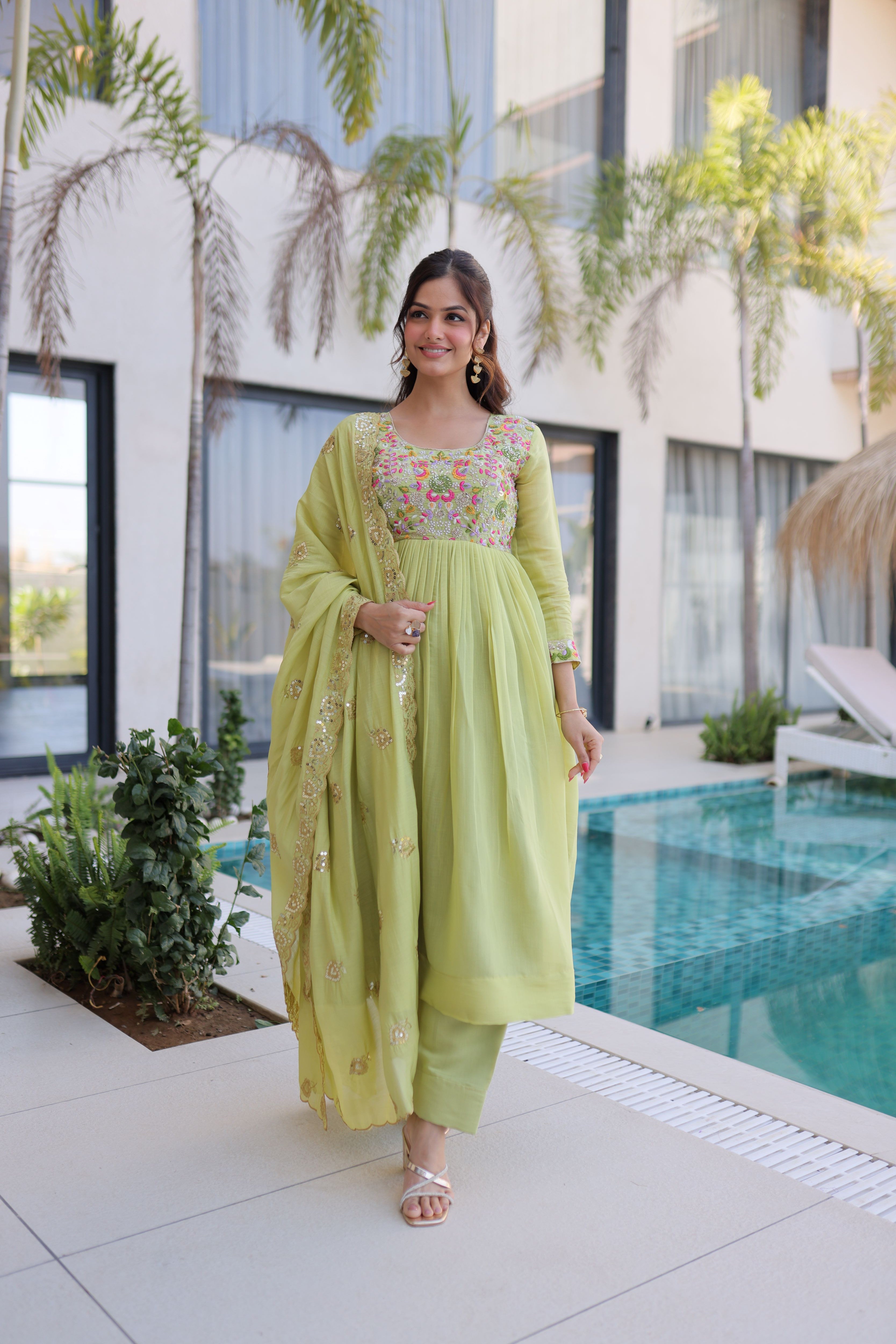 Mull chanderi Beads Embroidered Kurti-Pant With Dupatta