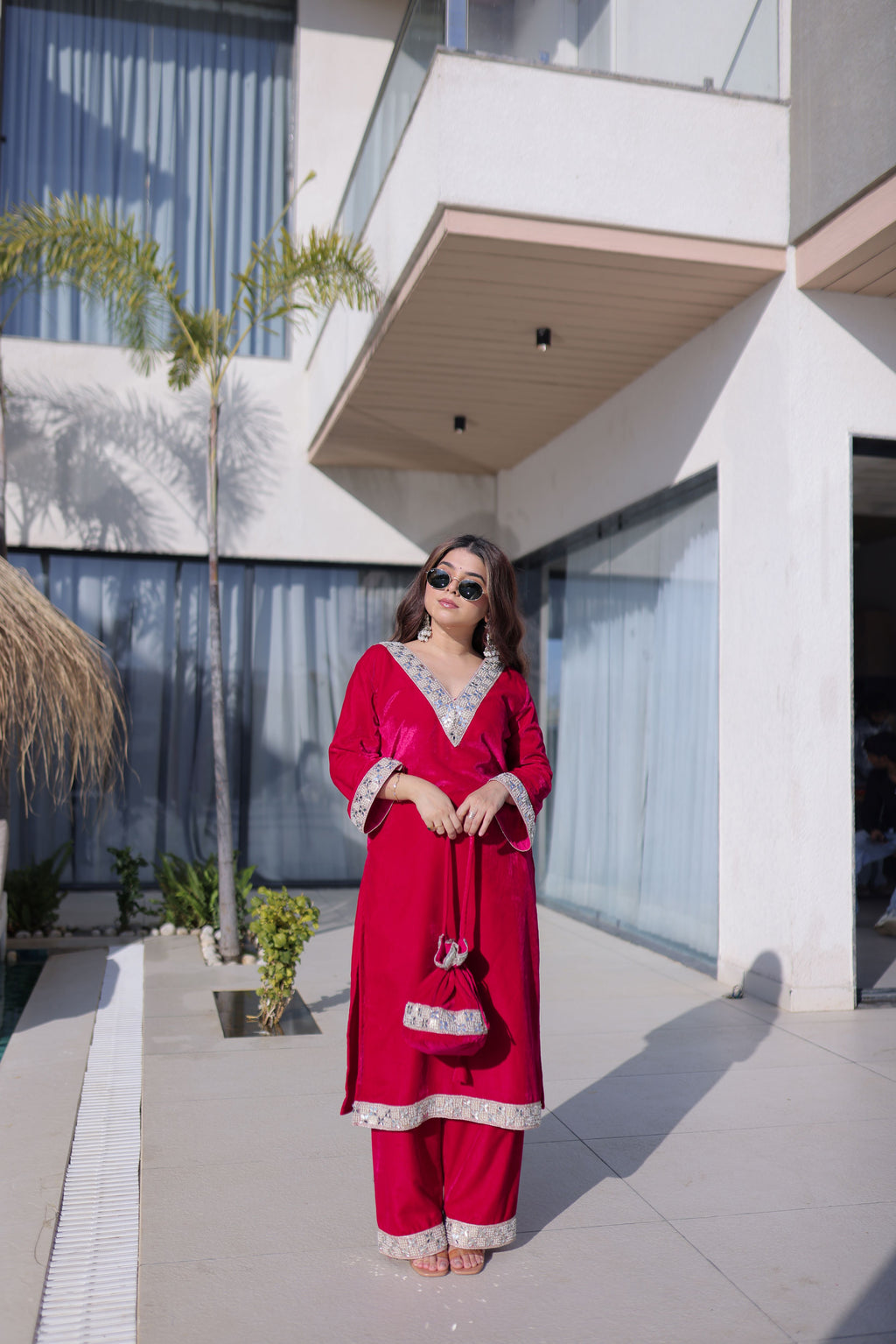 Velvet Embroidered Kurti-Pant With Batwa